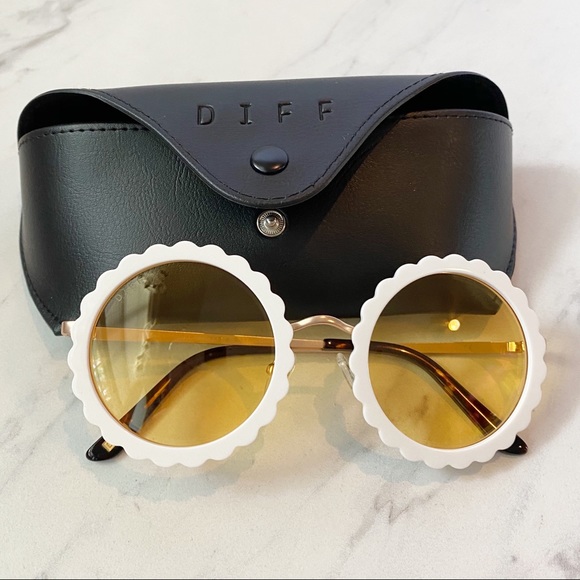 Diff Eyewear • Dixie White Flower Sunglasses - Picture 3 of 9